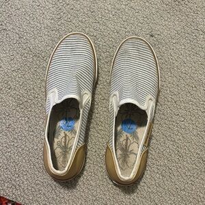 Light blue and white striped shoes with brown details size 7 1/2